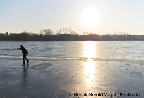 Eislaufen (Pixelio) © Henrik Gerold Vogel - Pixelio