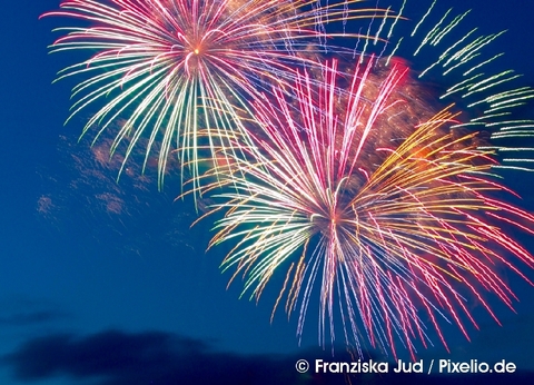 Feuerwerk (Pixelio) © Franziska Jud