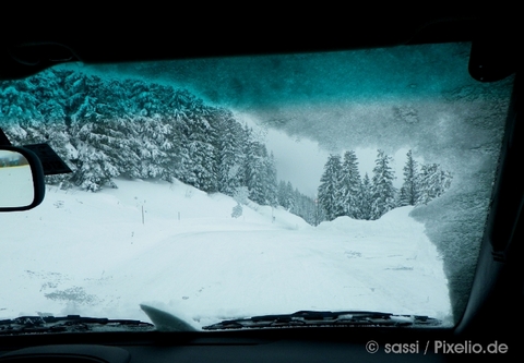 Schneefahrbahn (Pixelio) © sassi - Pixelio